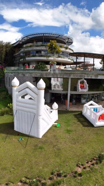 ✨ @blackhomecol ✨

Diseñamos la línea de inflables más exclusiva del mercado. Entendemos que tus eventos no pueden ser uno más.

Disponibles en alquiler 
📍Bogotá & Medellín.

Solicita nuestro portafolio 📄

#inflables #inflablesmedellin #inflablesbogota #eventos #inflableblanco #blackhomecol #guatapé