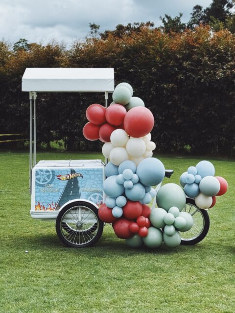 Y para los gusto… BLACK HOME. 🤍✨

Nuestra estaciones retro no dejan de impactar…. ✨😍Tenemos opciones diferentes para que escojas a tu gusto, según la temática y la intención de tu evento. 

✨ Estaciones Retro / Estación Deluxe ✨
📍 Disponibles en Bogotá & Medellín 
.
.
.
.
#Snaks #eventos #cumpleaños #navidad #Bogota #medellin