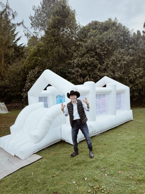 @luisalfonso contentoso en nuestros inflables 😎🎤

🤍@blackhomecol