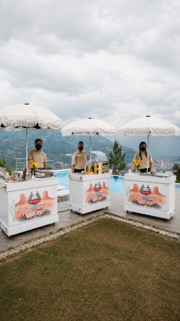 ✨ Donde los mejores momentos también tienen el mejor sabor.

Estaciones impecables, atención personalizada y una vista que roba miradas. 🤍⛰️
Cuidamos cada detalle para convertir cualquier celebración en una experiencia inolvidable.

Decoración: @mascreaciones_planner 
Estaciones de alimentos: @blackhomecol 

#EventosMedellín #EventosPremium #CateringMedellín #EventosBogota