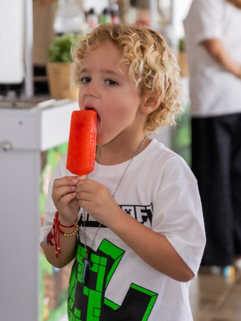 🤍🪨 VALENTINO 🪨🤍
5 años
🍦Estaciones de alimentos: @blackhomecol
📸 Fotos: @cantik.estudio